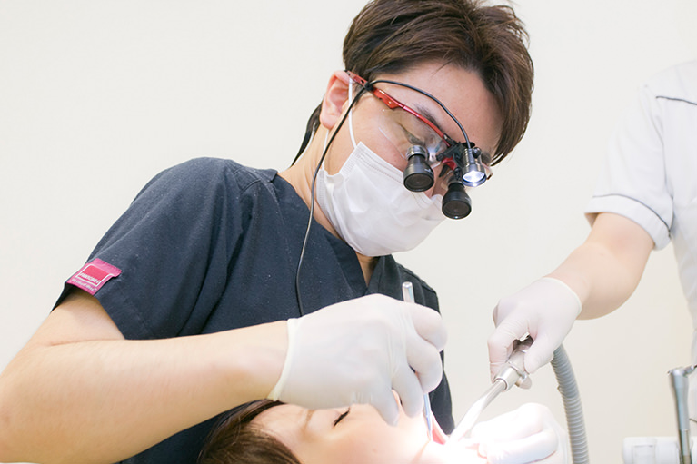 親知らずの抜歯やインプラント治療の豊富な実績、専門施設とのネットワークも整備