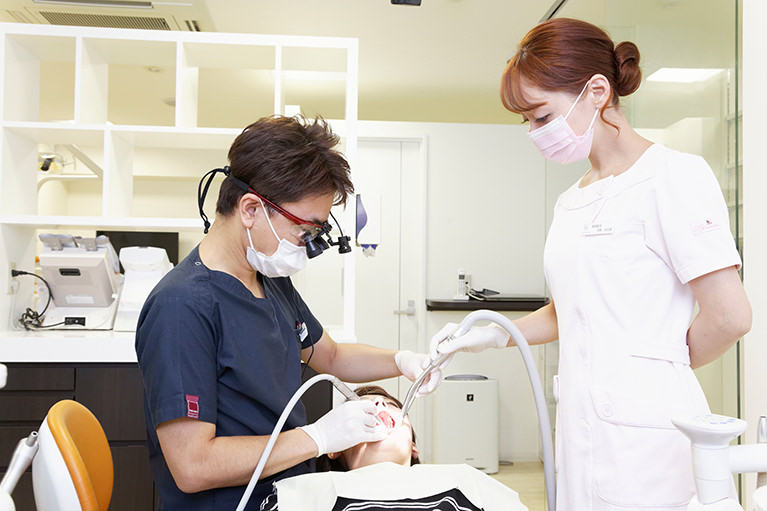 立川の歯医者・歯科、くどう歯科クリニック(審美歯科・マウスピース矯正)は常に「自分の家族ならばどうするか」と考えて、患者さんに接しています。