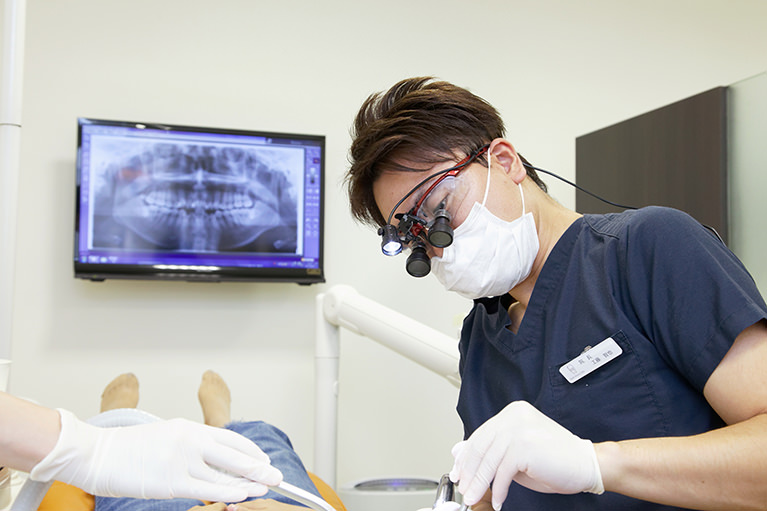 口腔外科出身の専門的な治療で難症例の抜歯や外傷にも対応します